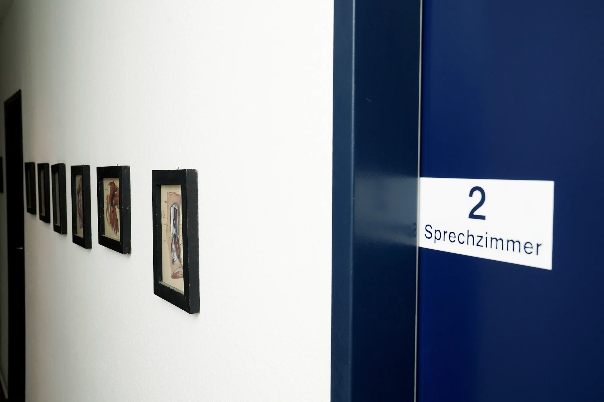 Praxis Flur und Sprechzimmer